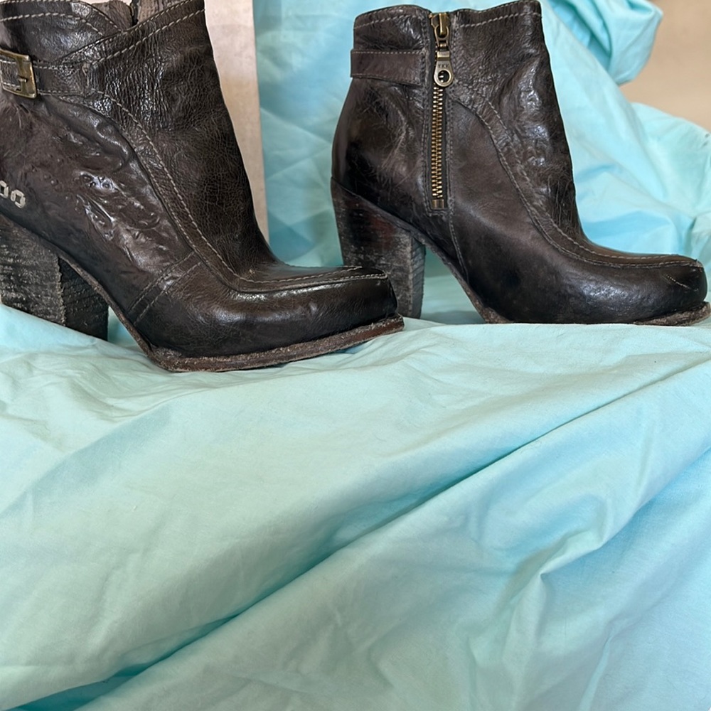 Bed Stu Isla Size 6 Black Distressed